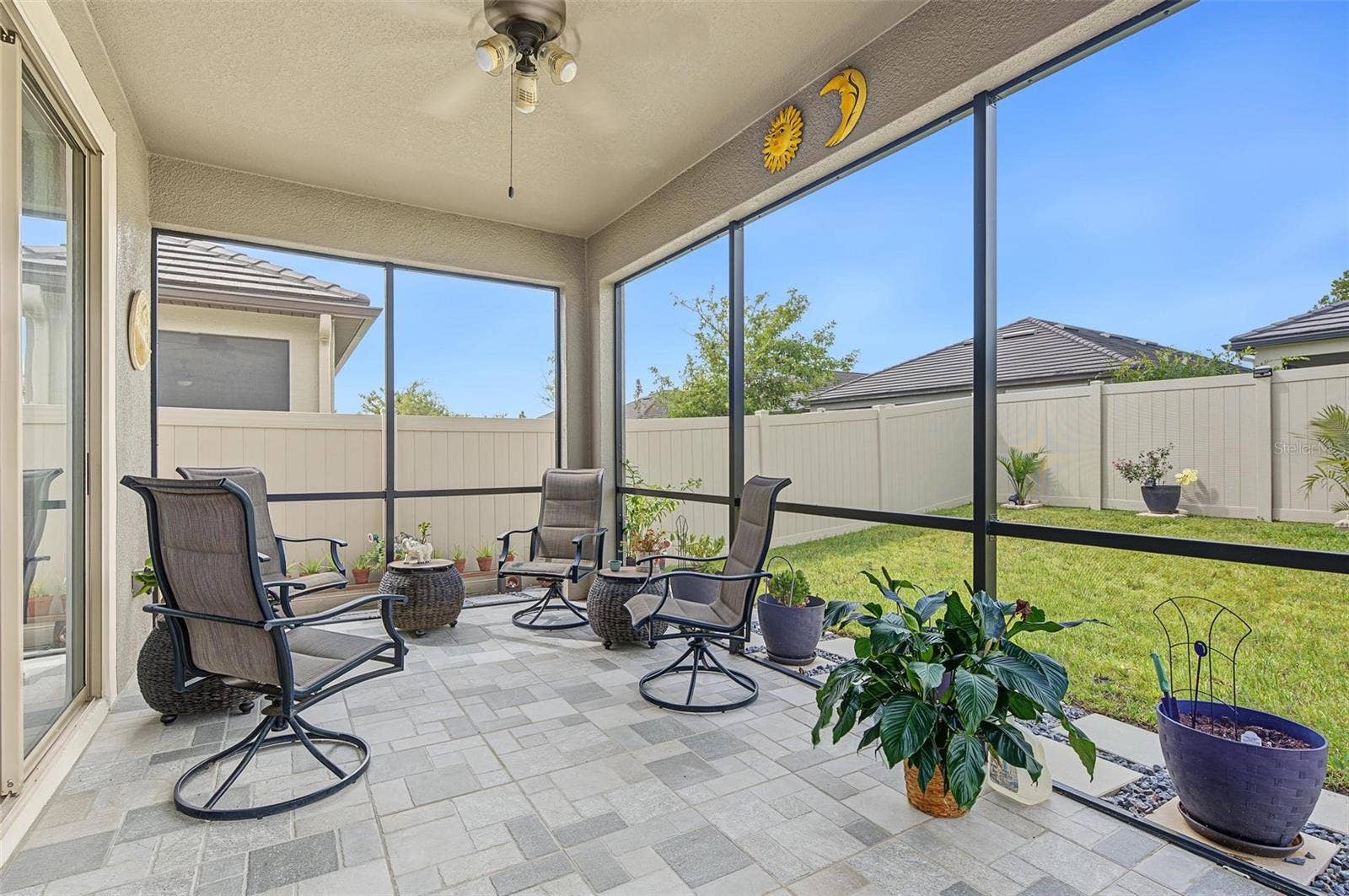 large covered & screened lanai