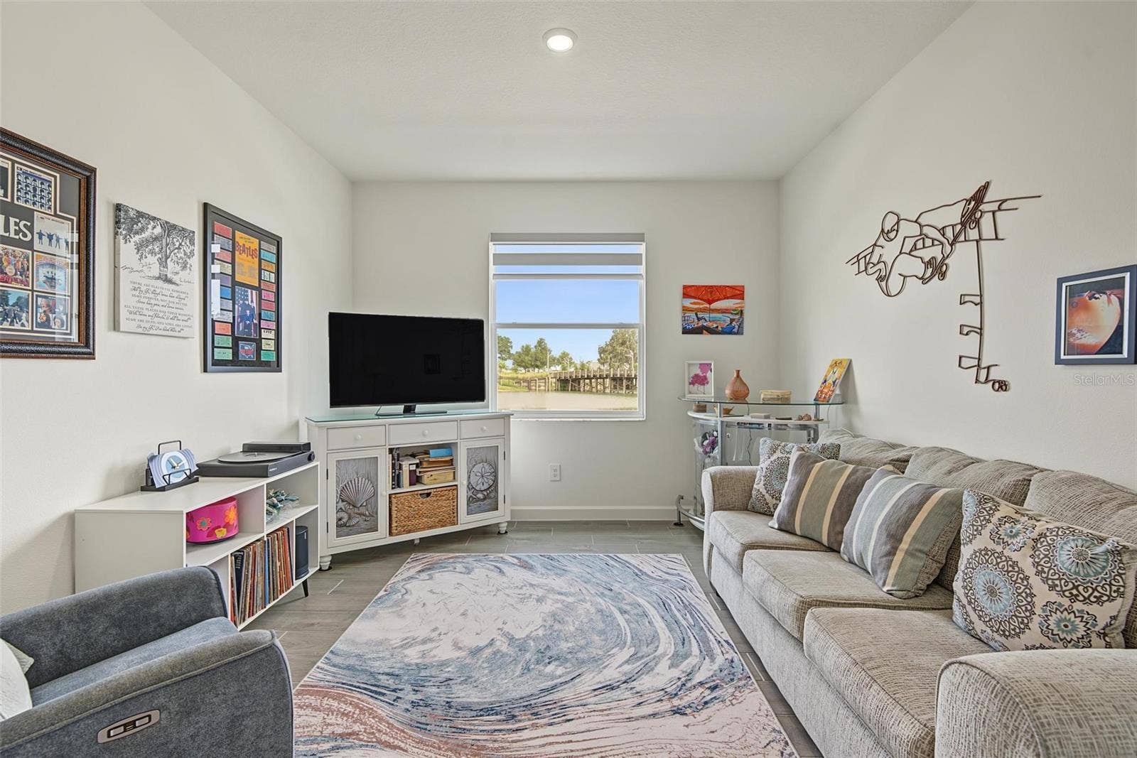 Flex room w/view of pond