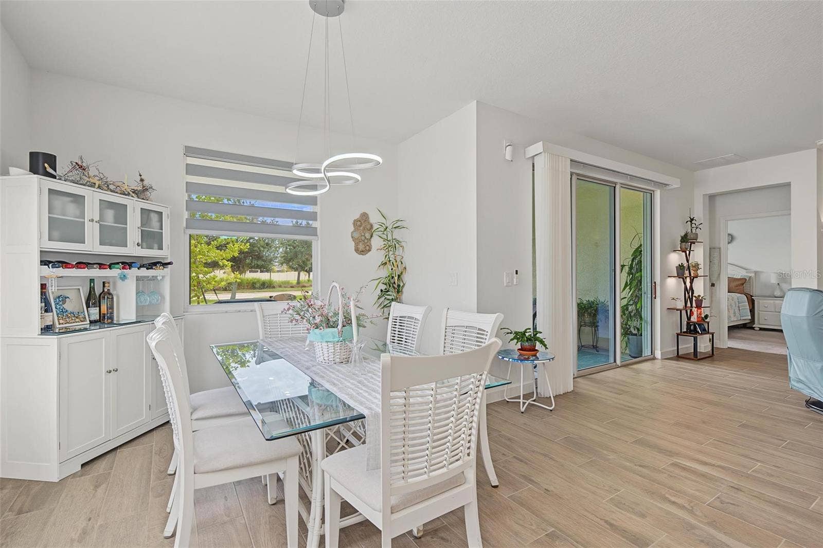 plenty of space in kitchen & great view