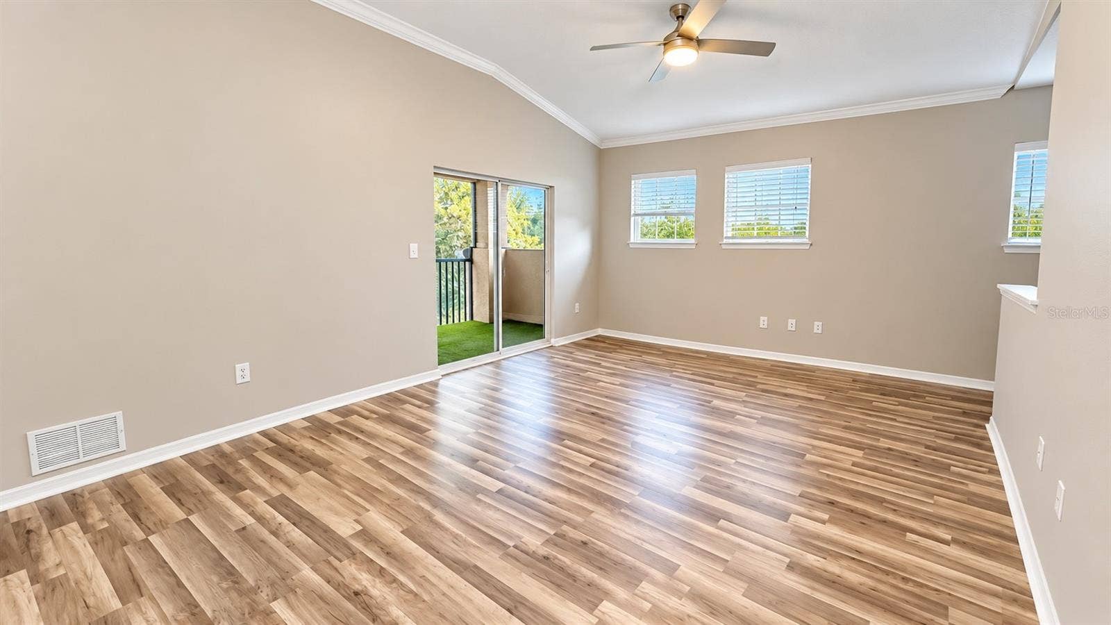 10209 COURTNEY PALMS BOULEVARD, #301, Tampa, FL 33619 Living Room