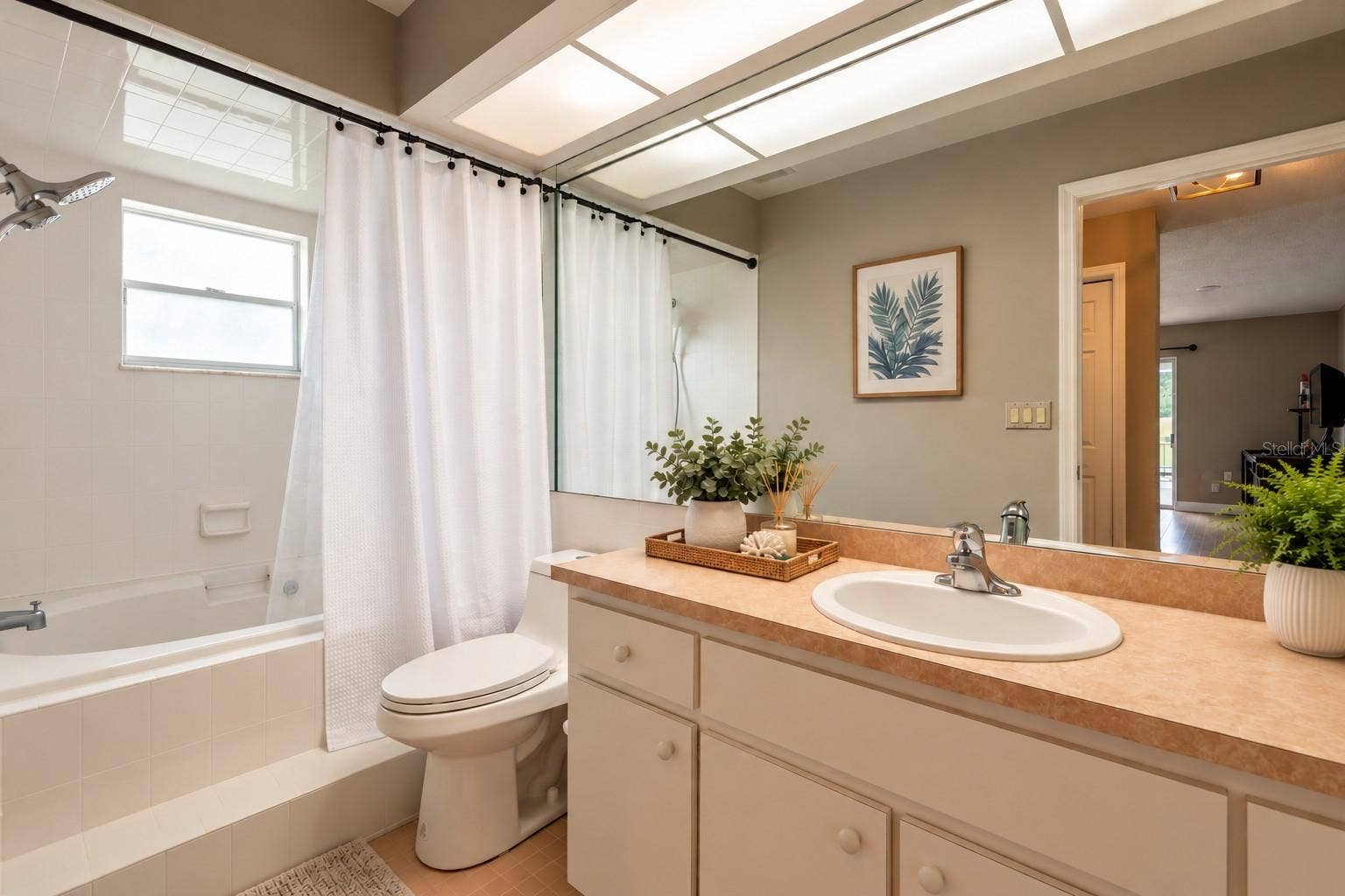 9713 LOMALINDA COURT, New Port Richey, FL 34655 Primary suite with large soaking tub/shower.