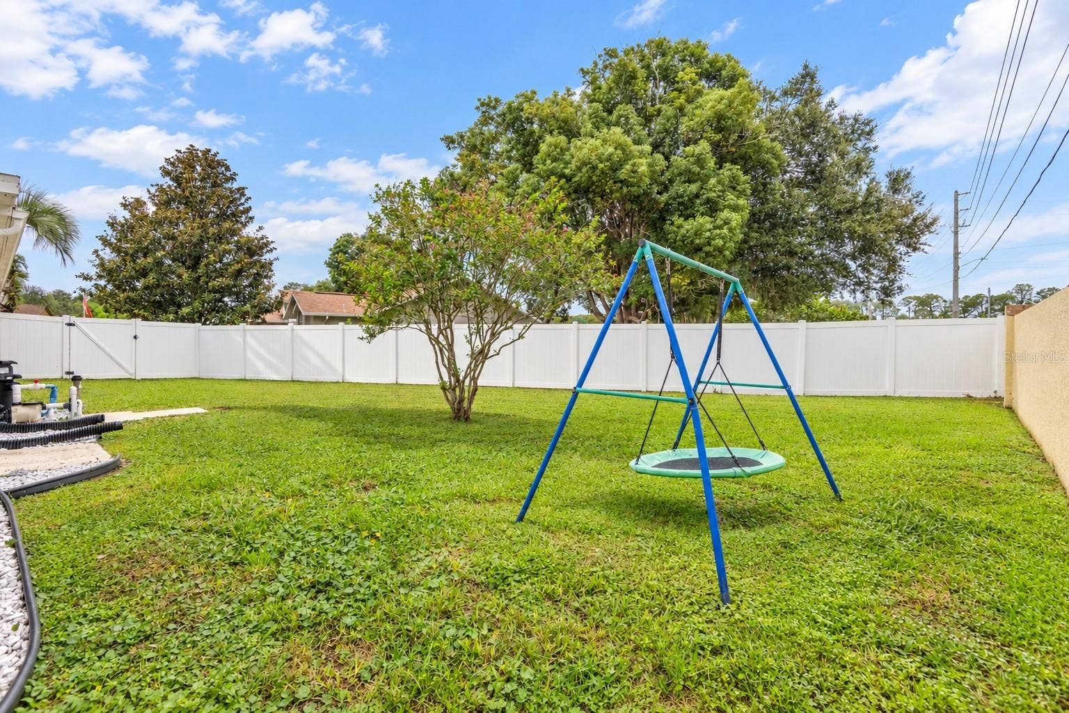 9713 LOMALINDA COURT, New Port Richey, FL 34655 Another view of the side yard.