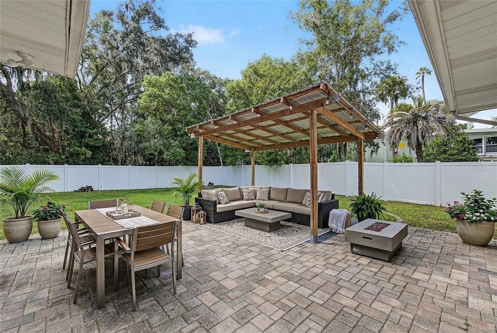 260 SE 16TH TERRACE, Crystal River, FL 34429 This Photo has been Virtually Staged.