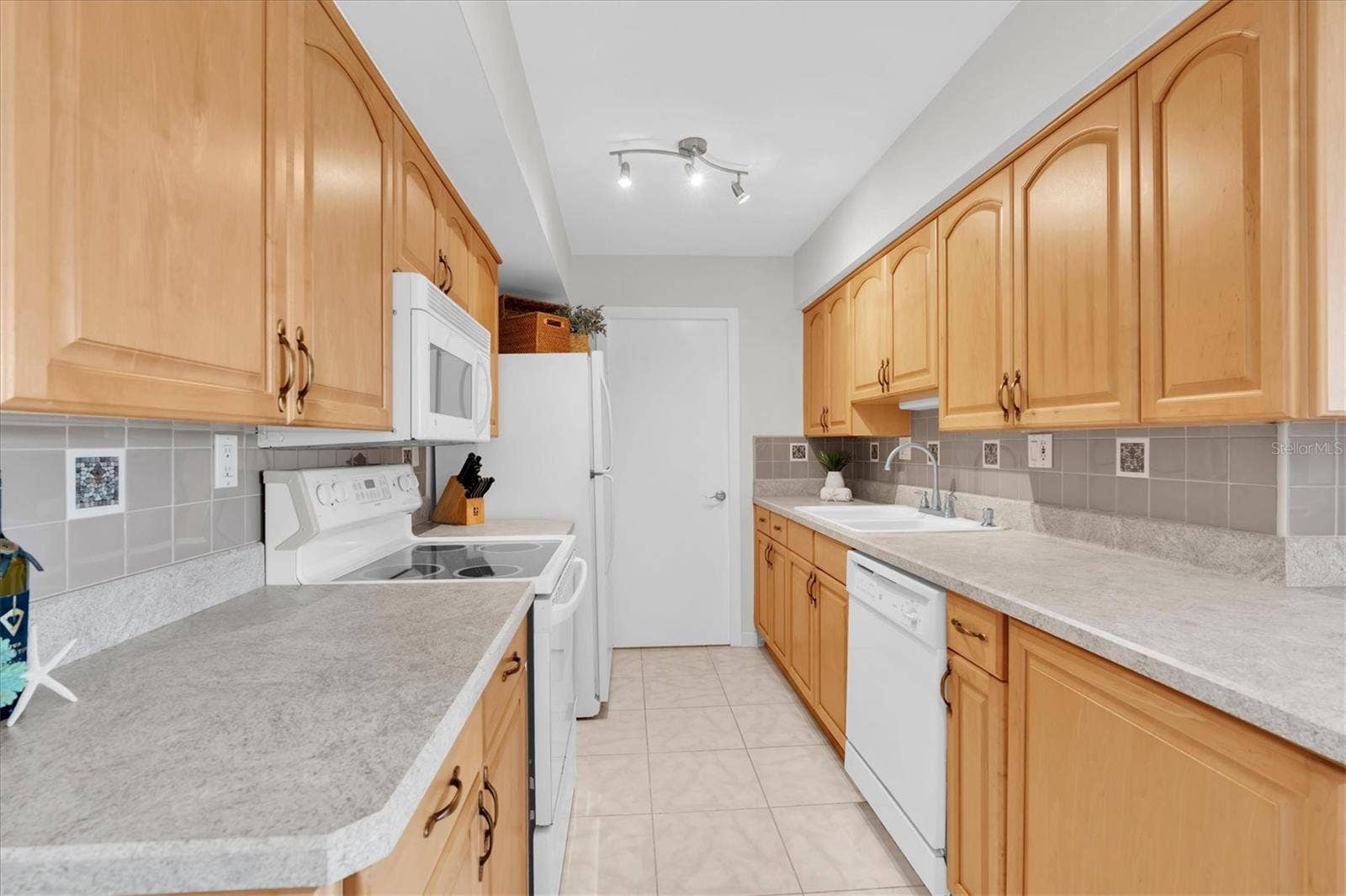 10355 PARADISE BOULEVARD, #208, Treasure Island, FL 33706