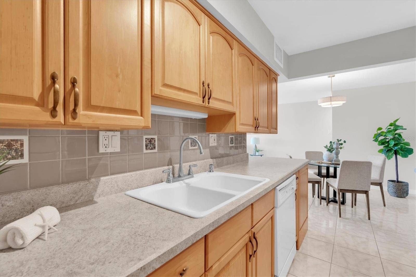 10355 PARADISE BOULEVARD, #208, Treasure Island, FL 33706