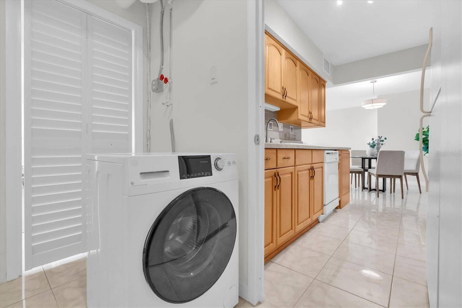Utility Room w/Washer/Dryer Combo