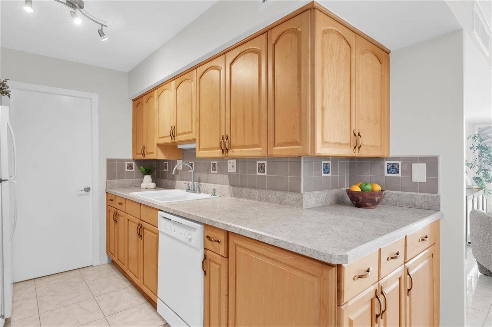 10355 PARADISE BOULEVARD, #208, Treasure Island, FL 33706