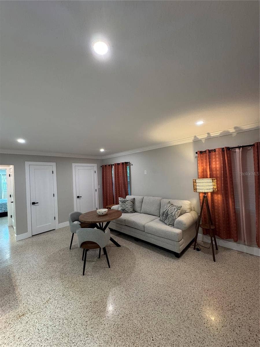 319 20TH AVENUE S, St Petersburg, FL 33705