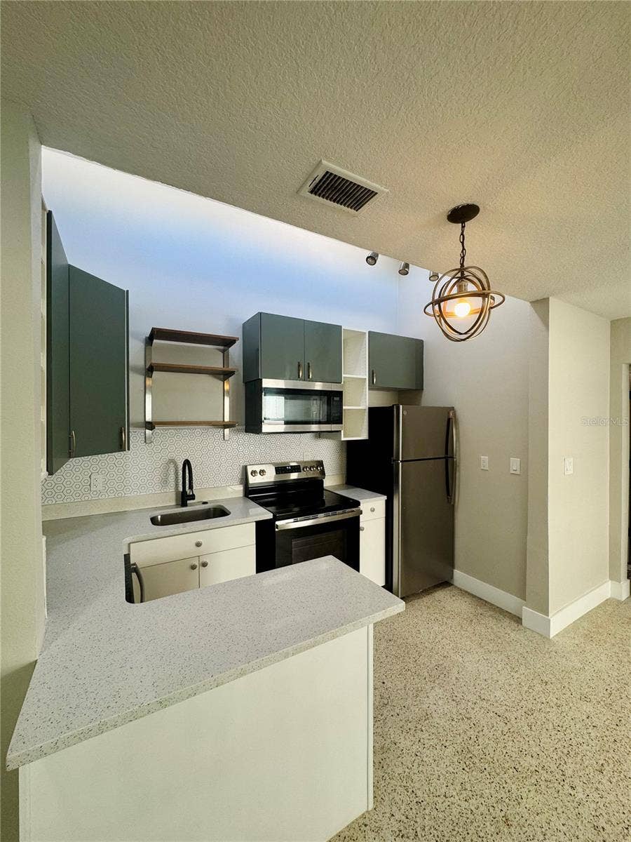 319 20TH AVENUE S, St Petersburg, FL 33705