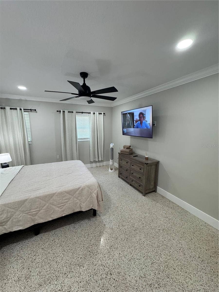 319 20TH AVENUE S, St Petersburg, FL 33705