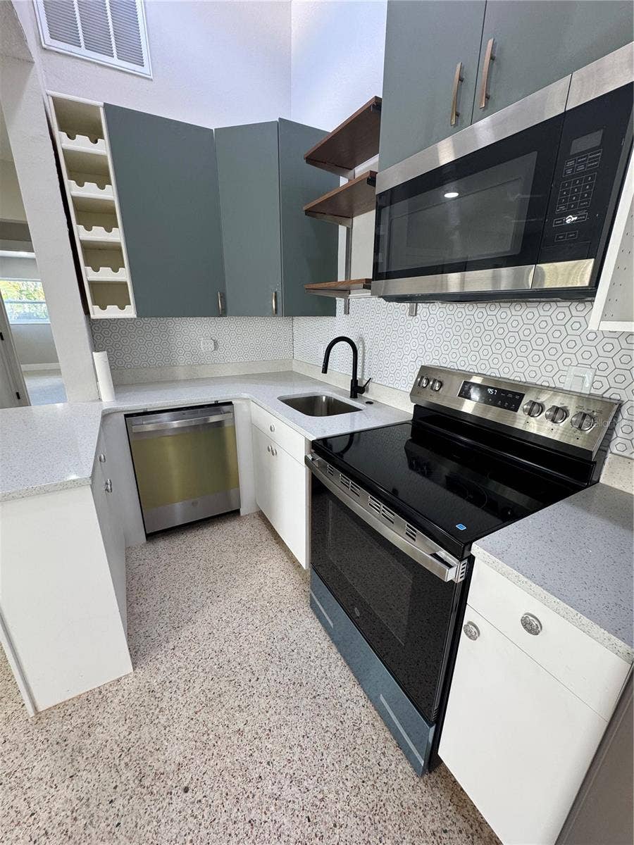 319 20TH AVENUE S, St Petersburg, FL 33705