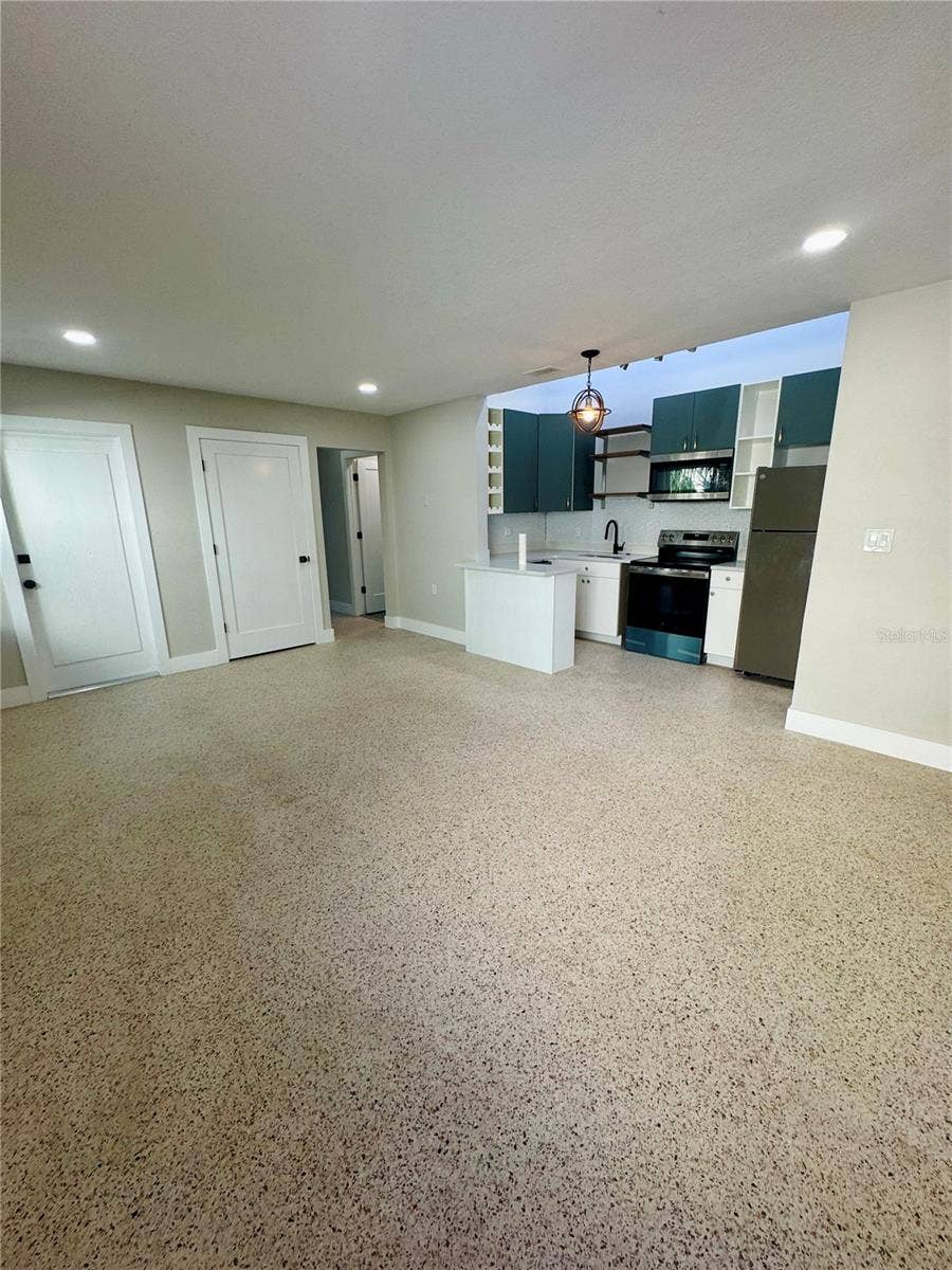 319 20TH AVENUE S, St Petersburg, FL 33705