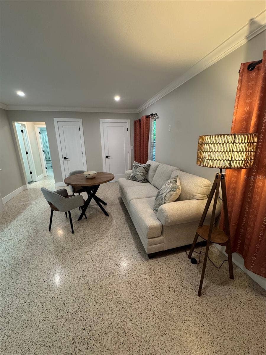 319 20TH AVENUE S, St Petersburg, FL 33705