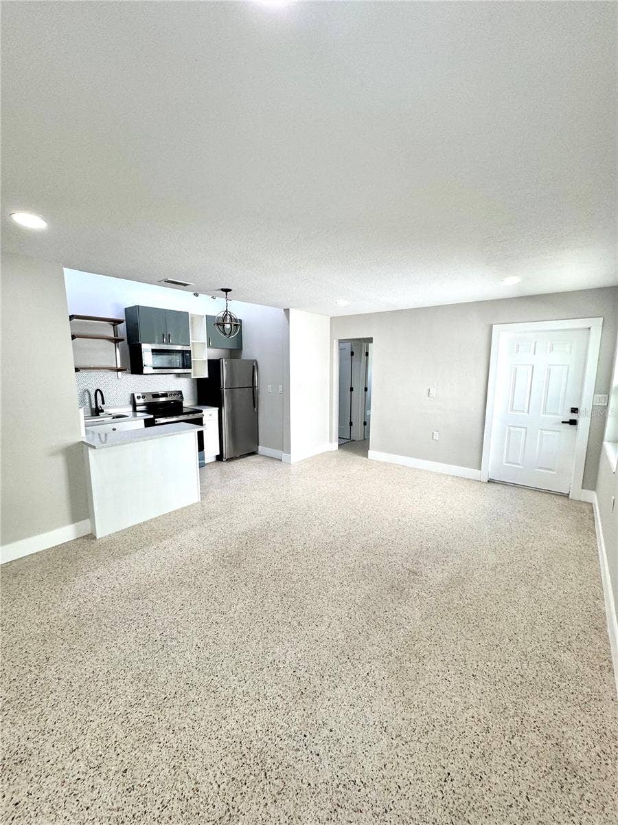 319 20TH AVENUE S, St Petersburg, FL 33705