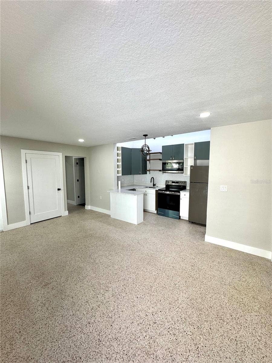 319 20TH AVENUE S, St Petersburg, FL 33705