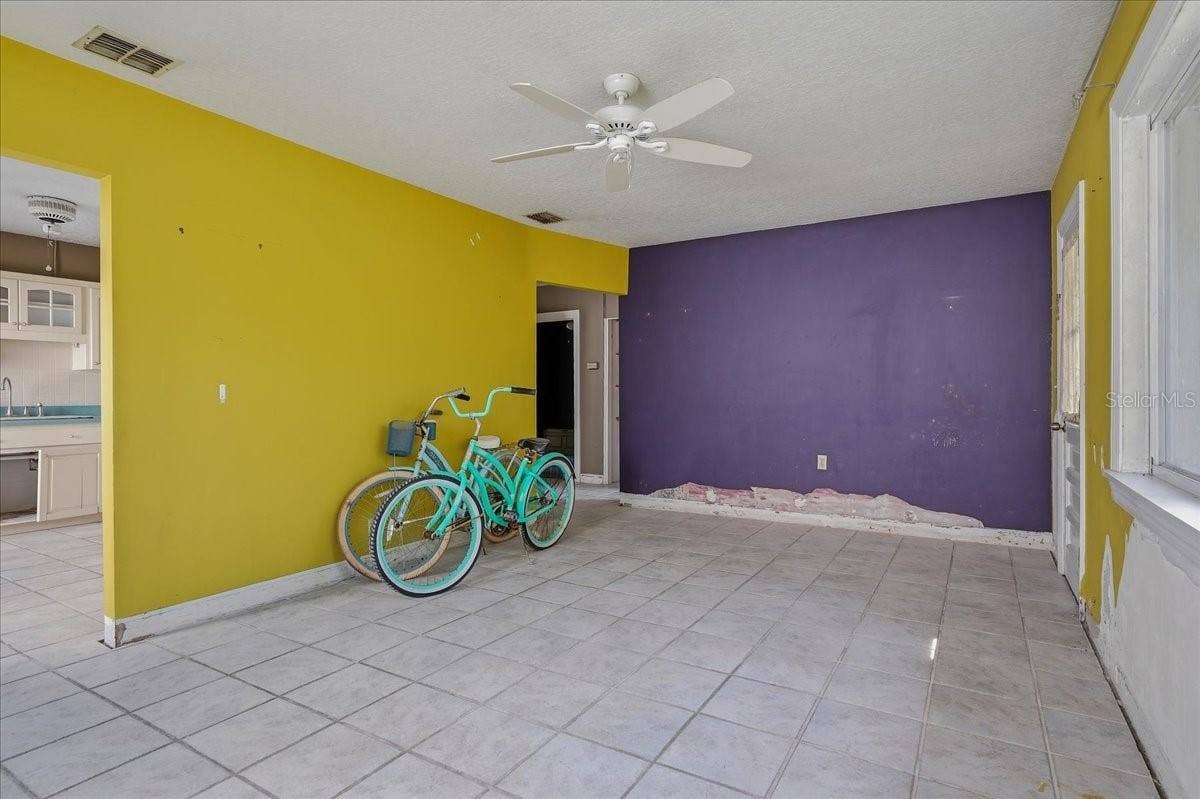 402 ORCHID LANE, Palm Harbor, FL 34683 FRONT LIVING ROOM