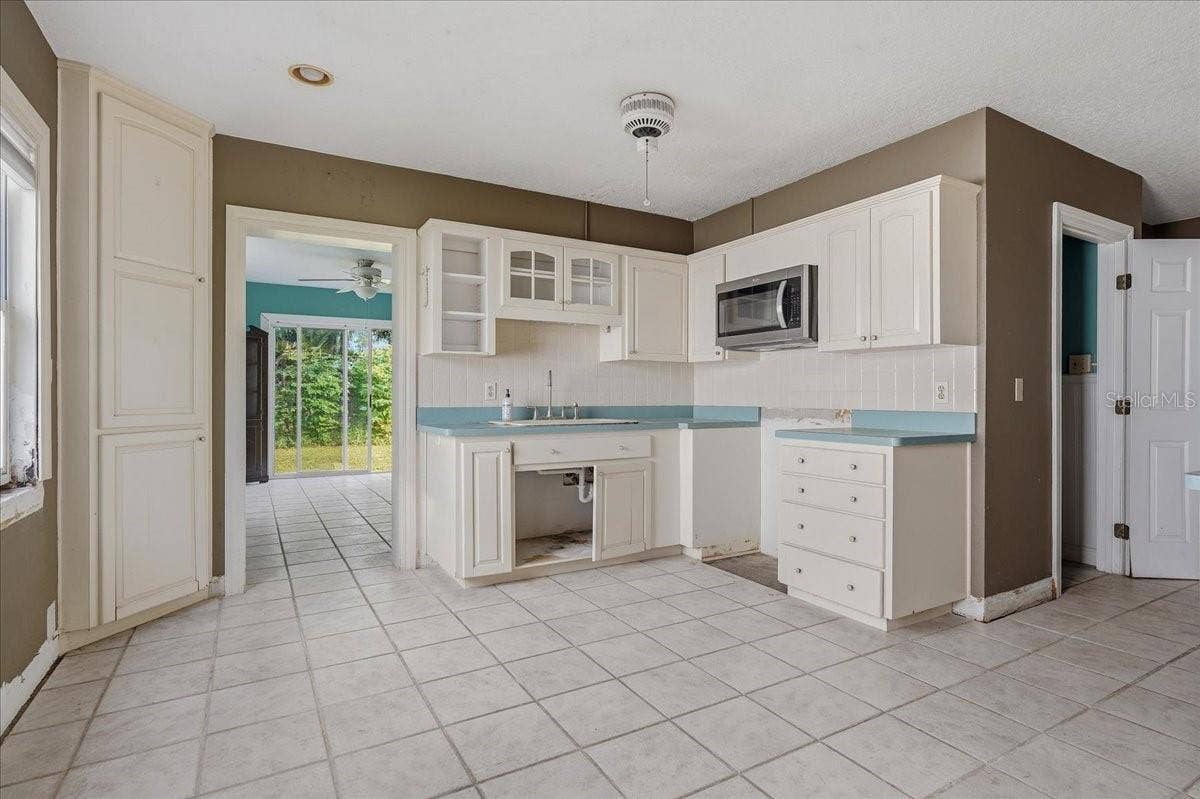 402 ORCHID LANE, Palm Harbor, FL 34683 KITCHEN