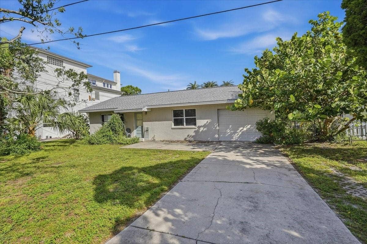 402 ORCHID LANE, Palm Harbor, FL 34683 YOU WILL LOVE LIVING HERE!