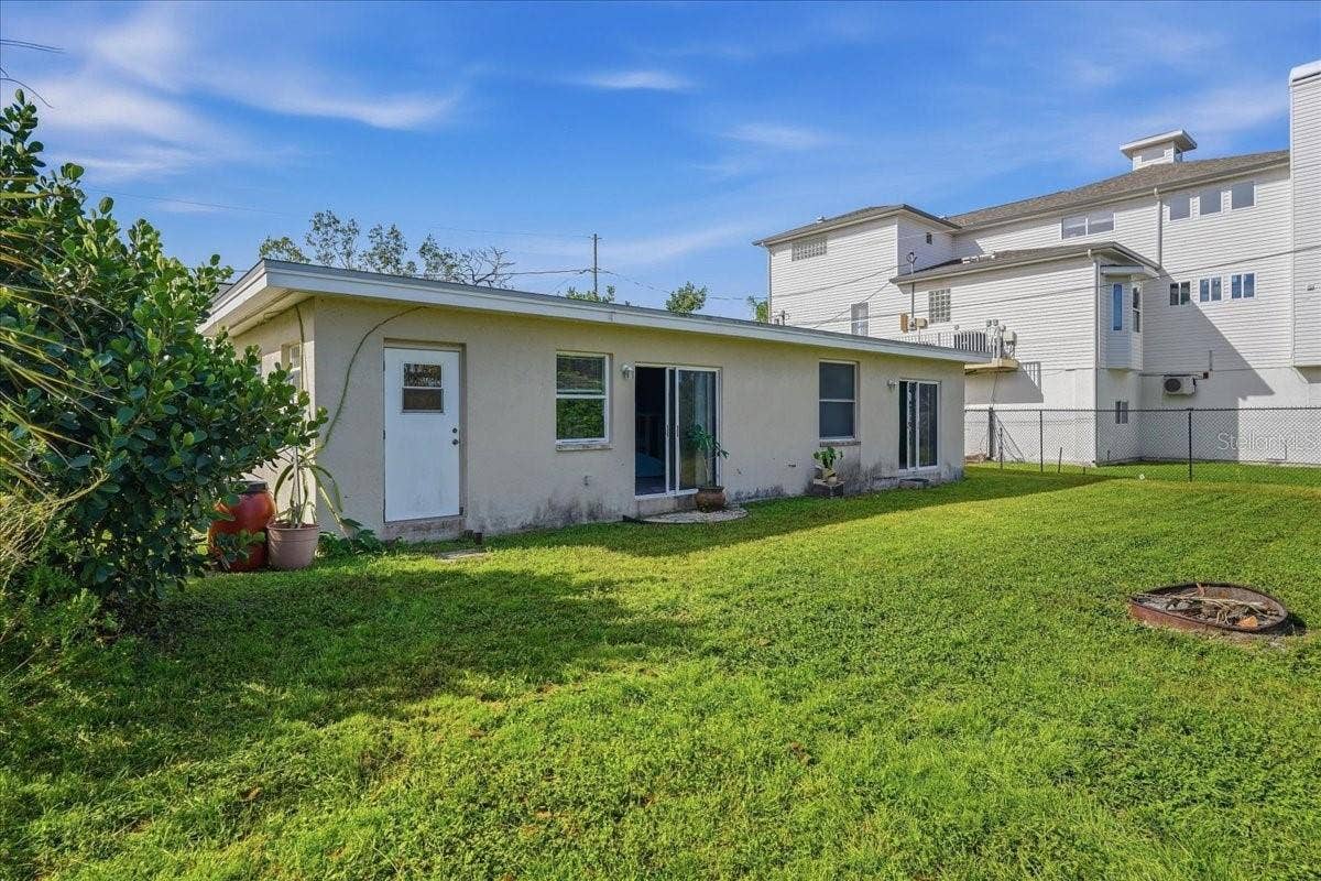 402 ORCHID LANE, Palm Harbor, FL 34683 SPACIOUS LOT AND WELL MAINTAINED LOT