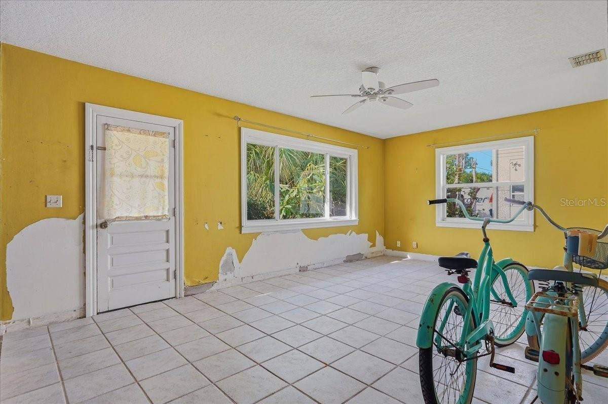 402 ORCHID LANE, Palm Harbor, FL 34683 FRONT LIVING ROOM