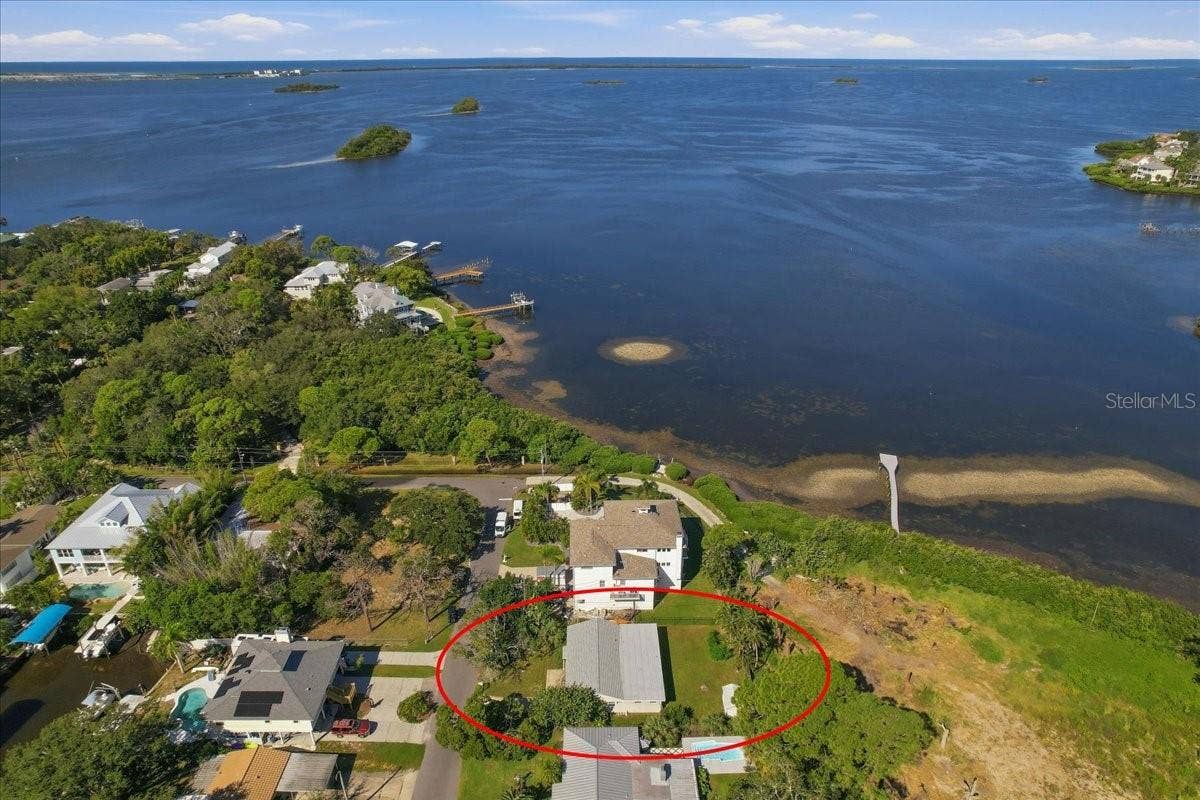 402 ORCHID LANE, Palm Harbor, FL 34683 YOU WILL LOVE LIVING IN OZONA!