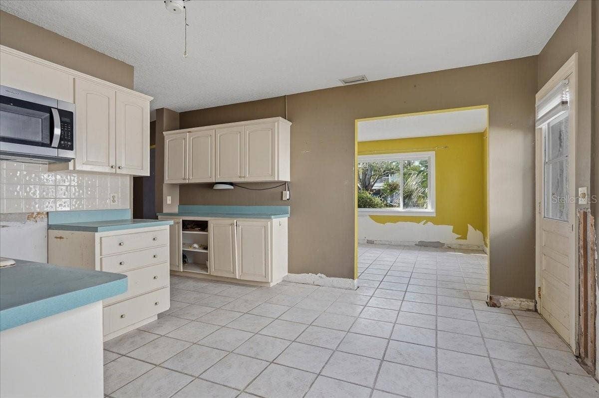 402 ORCHID LANE, Palm Harbor, FL 34683 KITCHEN