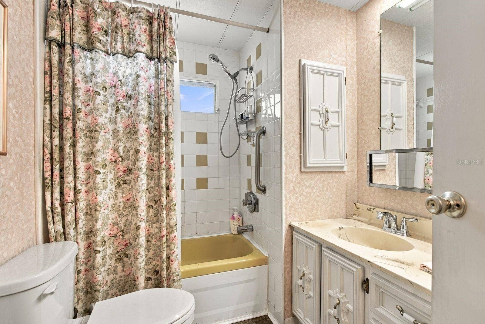 203 SEAGULL DRIVE, Tarpon Springs, FL 34689 Bathroom