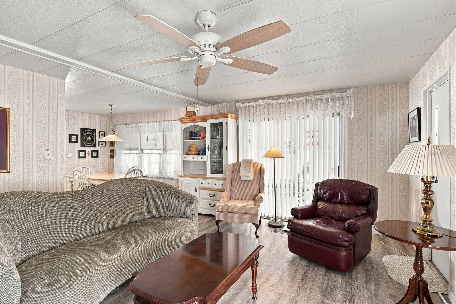 203 SEAGULL DRIVE, Tarpon Springs, FL 34689 Living Room
