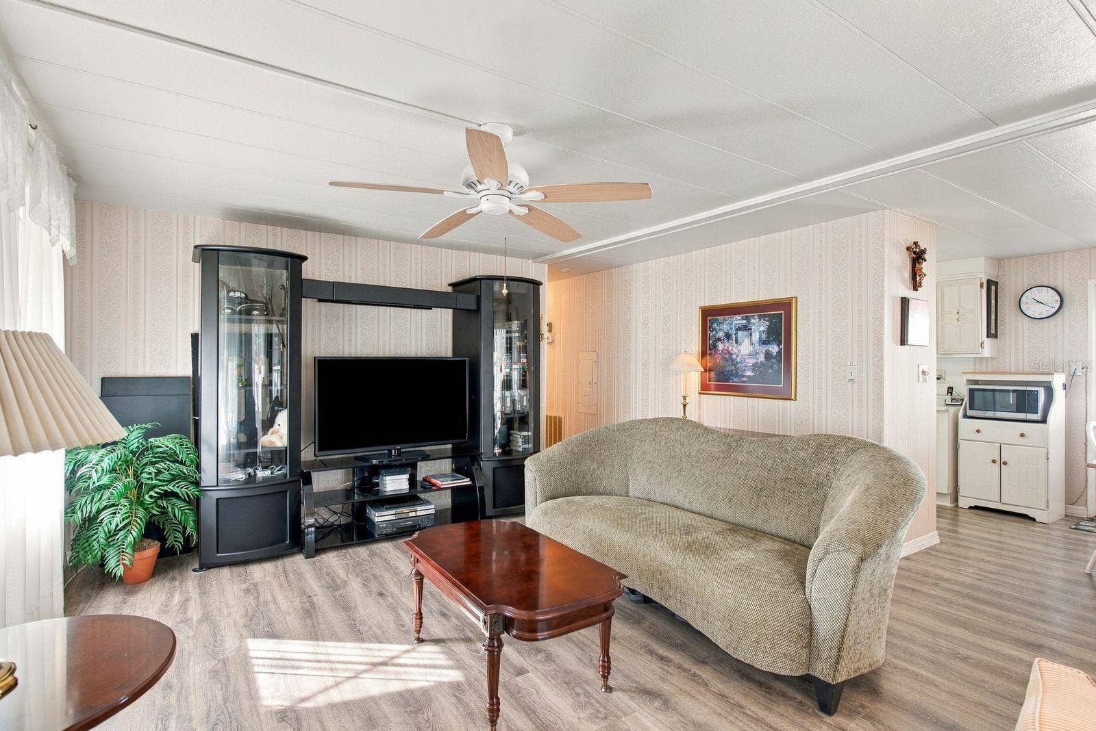 203 SEAGULL DRIVE, Tarpon Springs, FL 34689 Living Room
