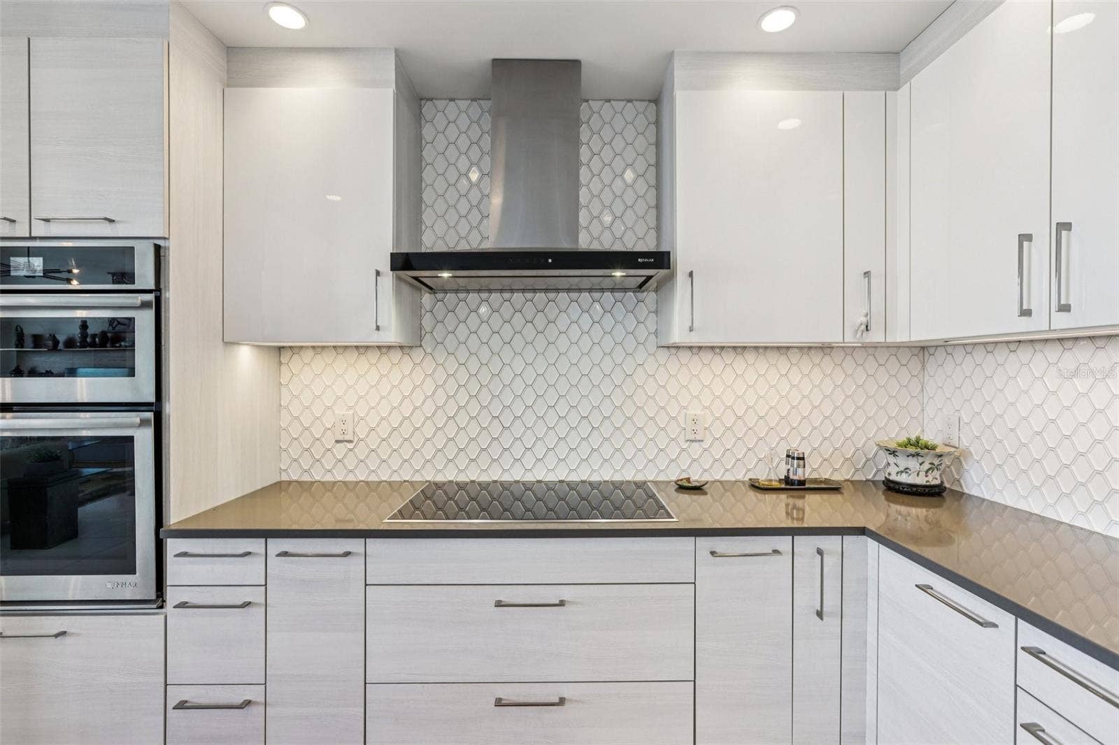 100 1ST AVENUE N, #3806, St Petersburg, FL 33701 100 1ST AVENUE N, #3806, St Petersburg, FL 33701