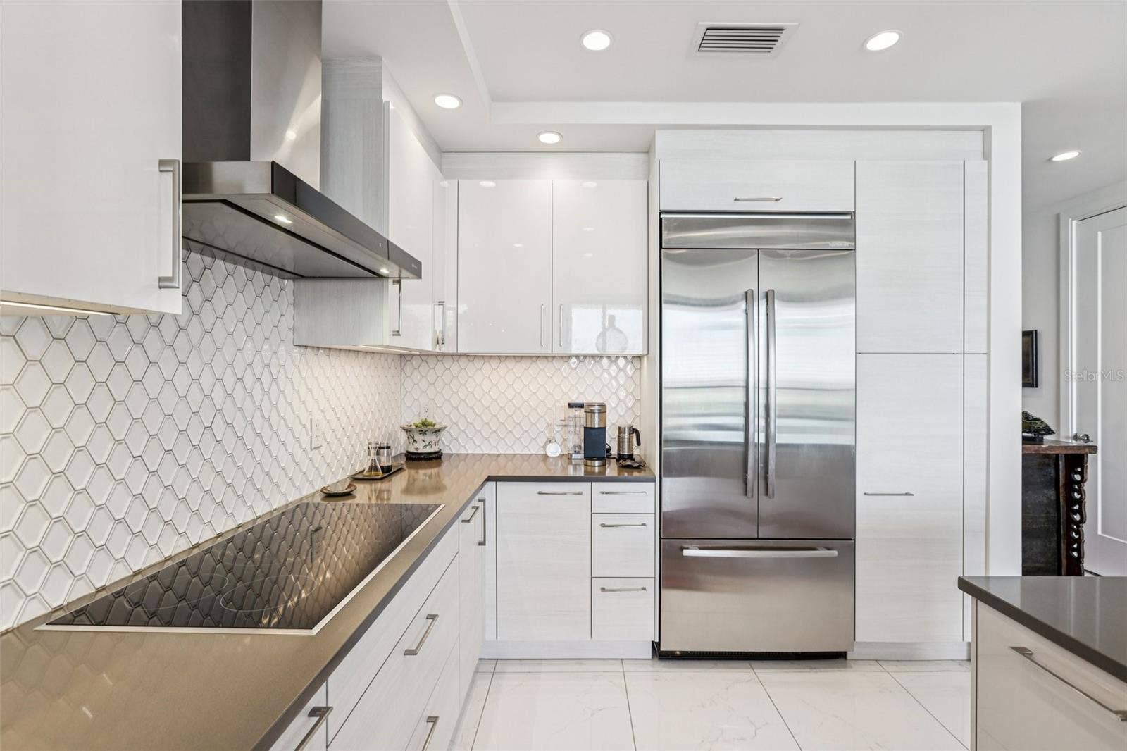 100 1ST AVENUE N, #3806, St Petersburg, FL 33701 100 1ST AVENUE N, #3806, St Petersburg, FL 33701