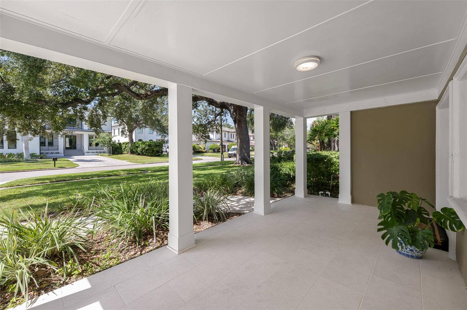 628 RIVIERA DRIVE, Tampa, FL 33606 Front Porch