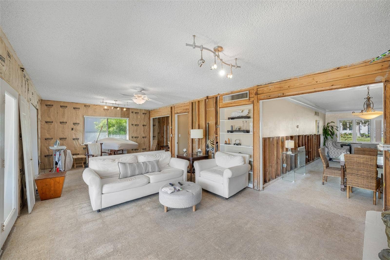 628 RIVIERA DRIVE, Tampa, FL 33606 Family Room
