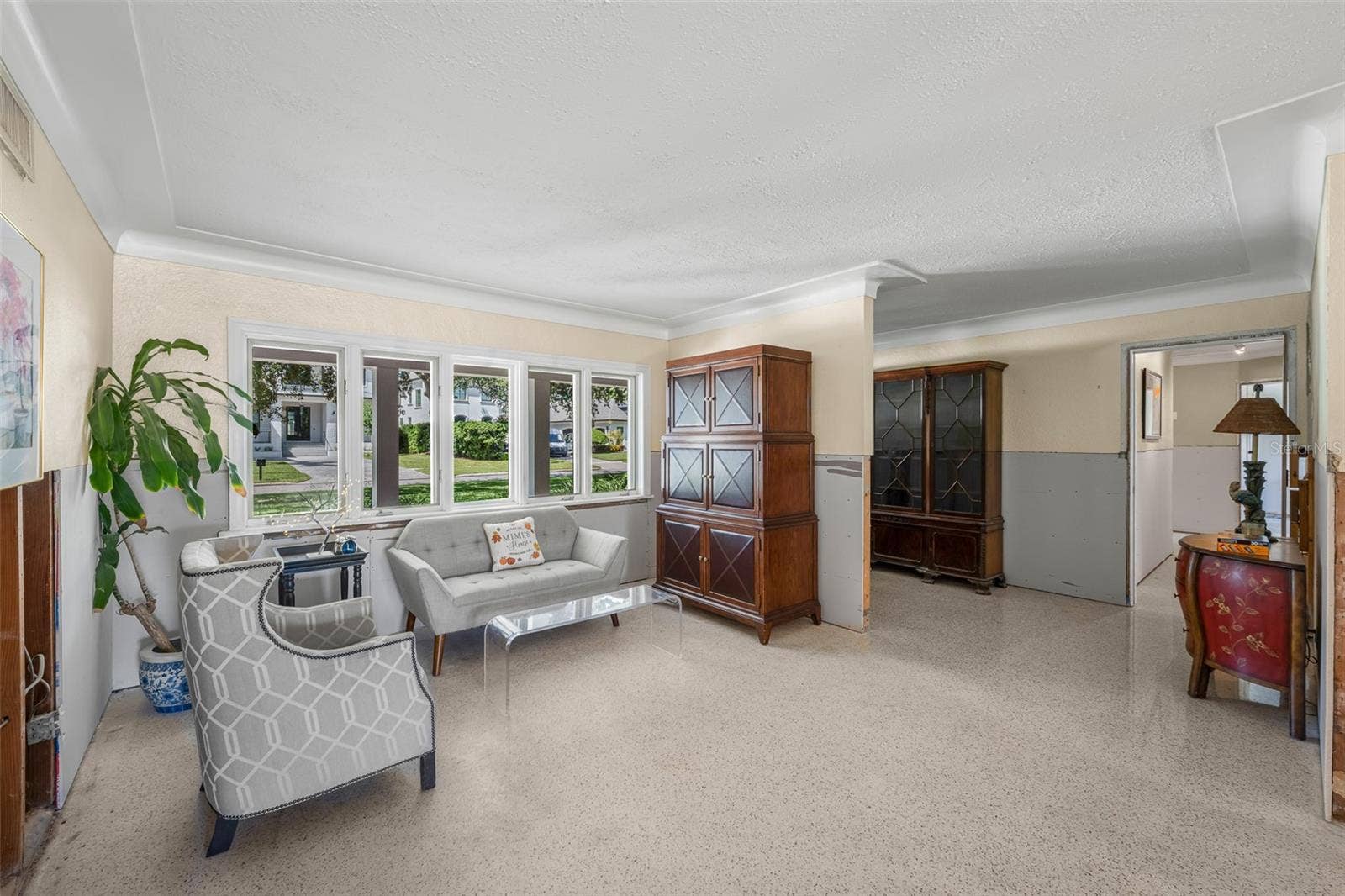 628 RIVIERA DRIVE, Tampa, FL 33606 Living Room