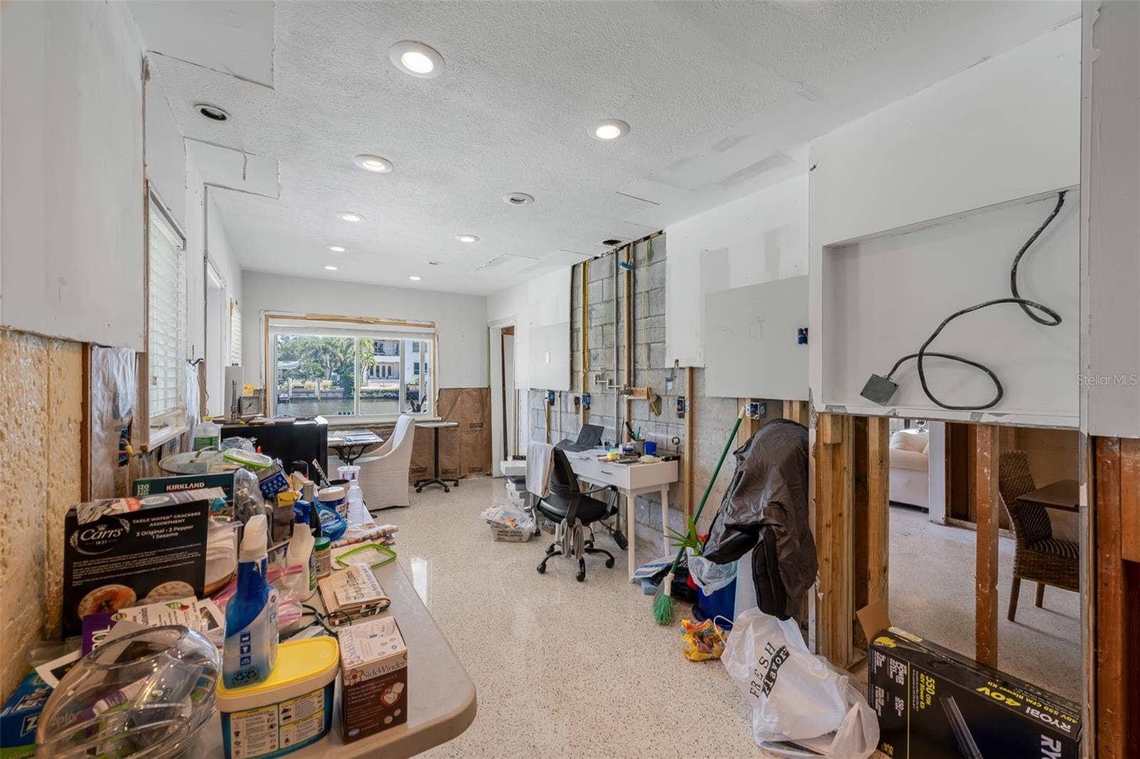 628 RIVIERA DRIVE, Tampa, FL 33606 Kitchen