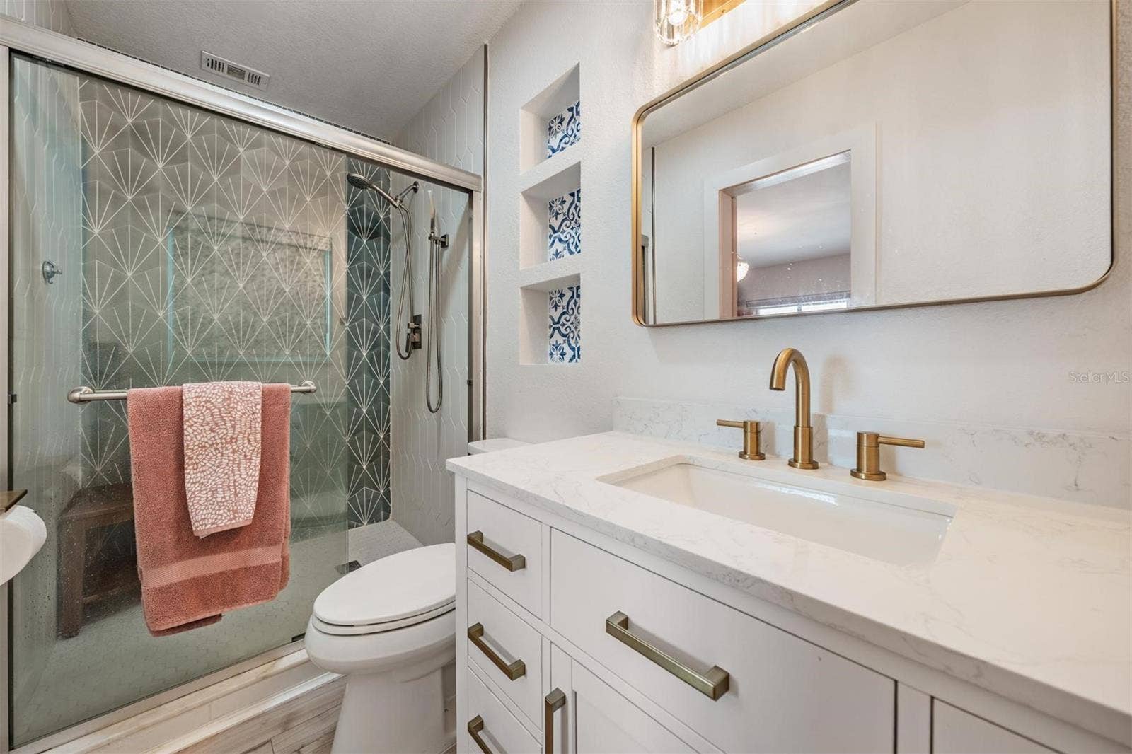 11425 5TH STREET E, Treasure Island, FL 33706 11425 5TH STREET E, Treasure Island, FL 33706