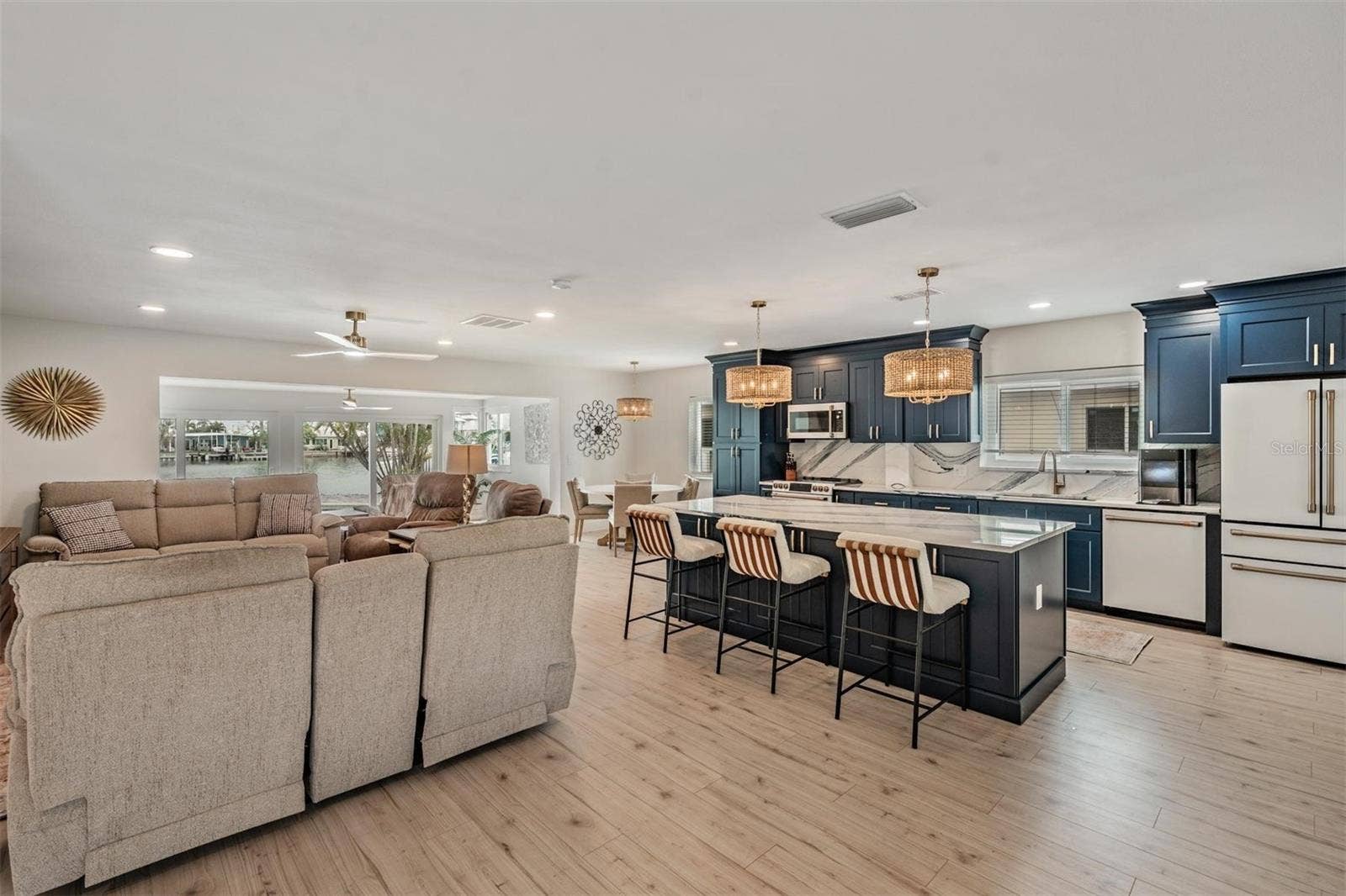 11425 5TH STREET E, Treasure Island, FL 33706 11425 5TH STREET E, Treasure Island, FL 33706