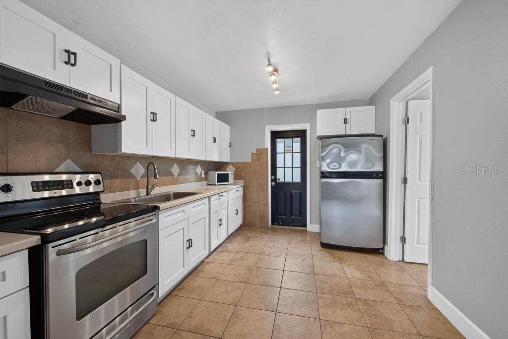 725 STRAIN BOULEVARD, Lakeland, FL 33815 725 STRAIN BOULEVARD, Lakeland, FL 33815