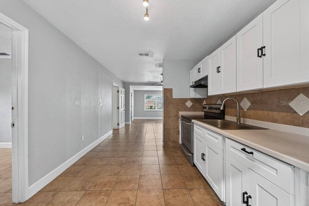 725 STRAIN BOULEVARD, Lakeland, FL 33815 725 STRAIN BOULEVARD, Lakeland, FL 33815