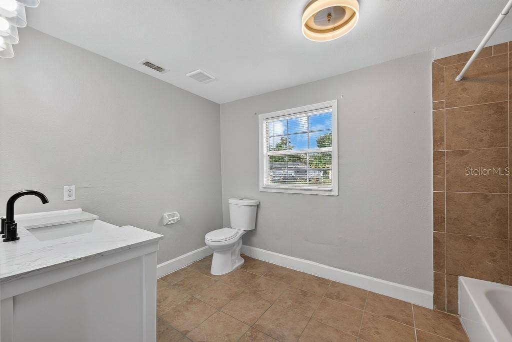 725 STRAIN BOULEVARD, Lakeland, FL 33815 725 STRAIN BOULEVARD, Lakeland, FL 33815