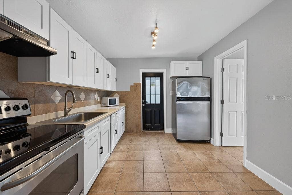 725 STRAIN BOULEVARD, Lakeland, FL 33815 725 STRAIN BOULEVARD, Lakeland, FL 33815
