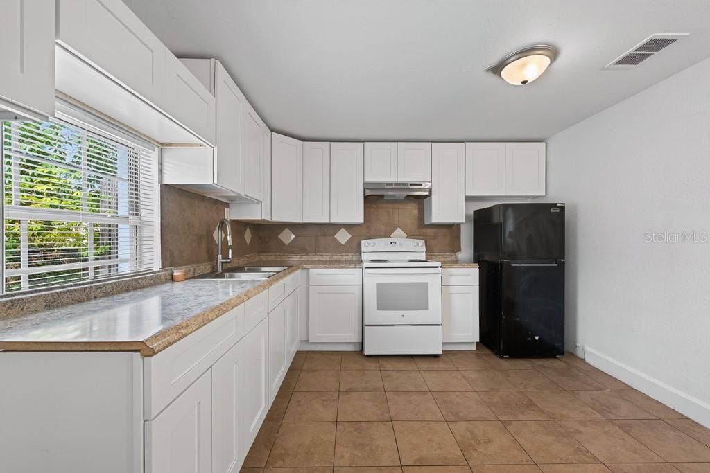 725 STRAIN BOULEVARD, Lakeland, FL 33815 725 STRAIN BOULEVARD, Lakeland, FL 33815