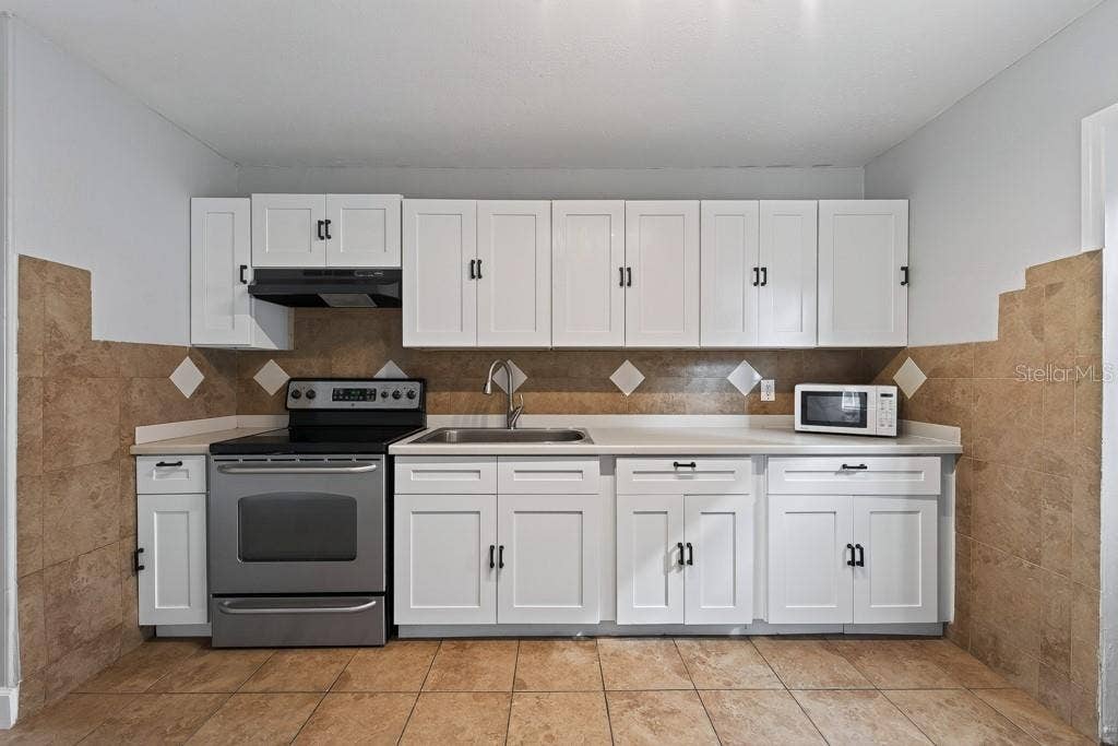 725 STRAIN BOULEVARD, Lakeland, FL 33815 725 STRAIN BOULEVARD, Lakeland, FL 33815