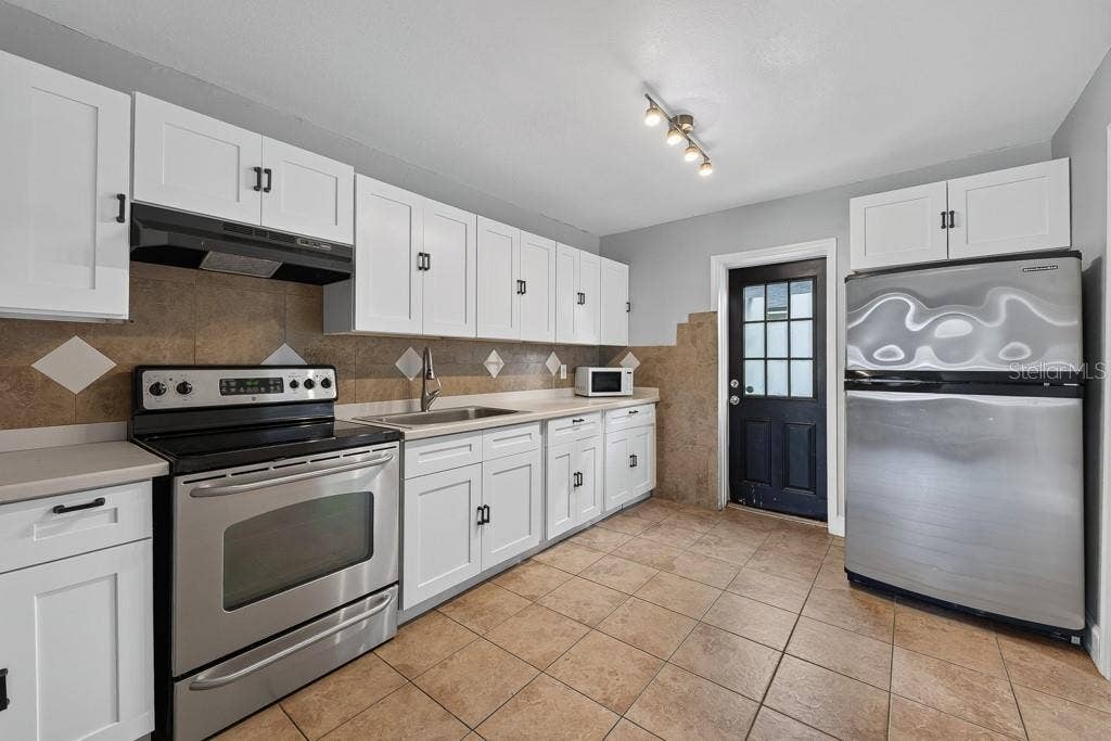 725 STRAIN BOULEVARD, Lakeland, FL 33815 725 STRAIN BOULEVARD, Lakeland, FL 33815