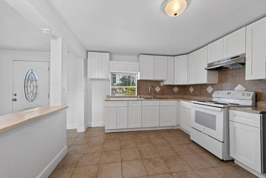 725 STRAIN BOULEVARD, Lakeland, FL 33815 725 STRAIN BOULEVARD, Lakeland, FL 33815