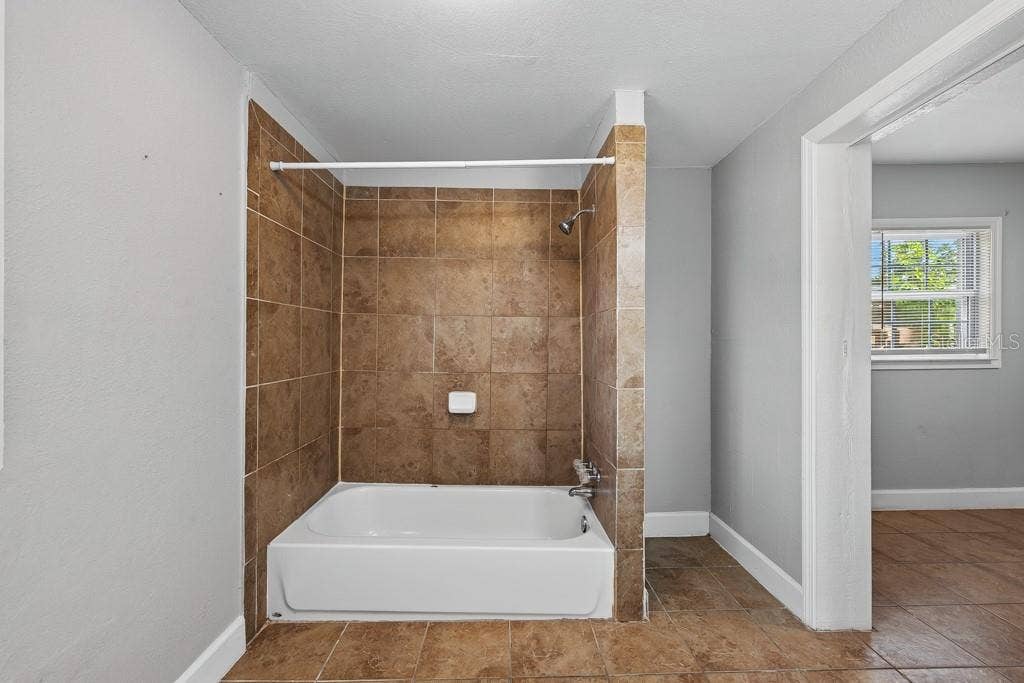 725 STRAIN BOULEVARD, Lakeland, FL 33815 725 STRAIN BOULEVARD, Lakeland, FL 33815