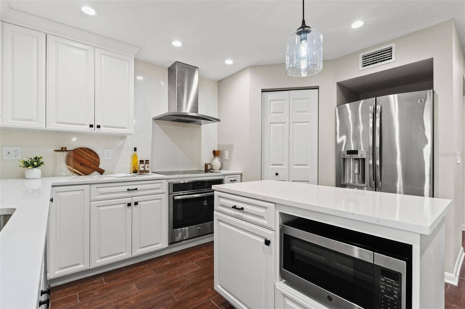 4035 N RIVER VIEW AVENUE, Tampa, FL 33607 4035 N RIVER VIEW AVENUE, Tampa, FL 33607