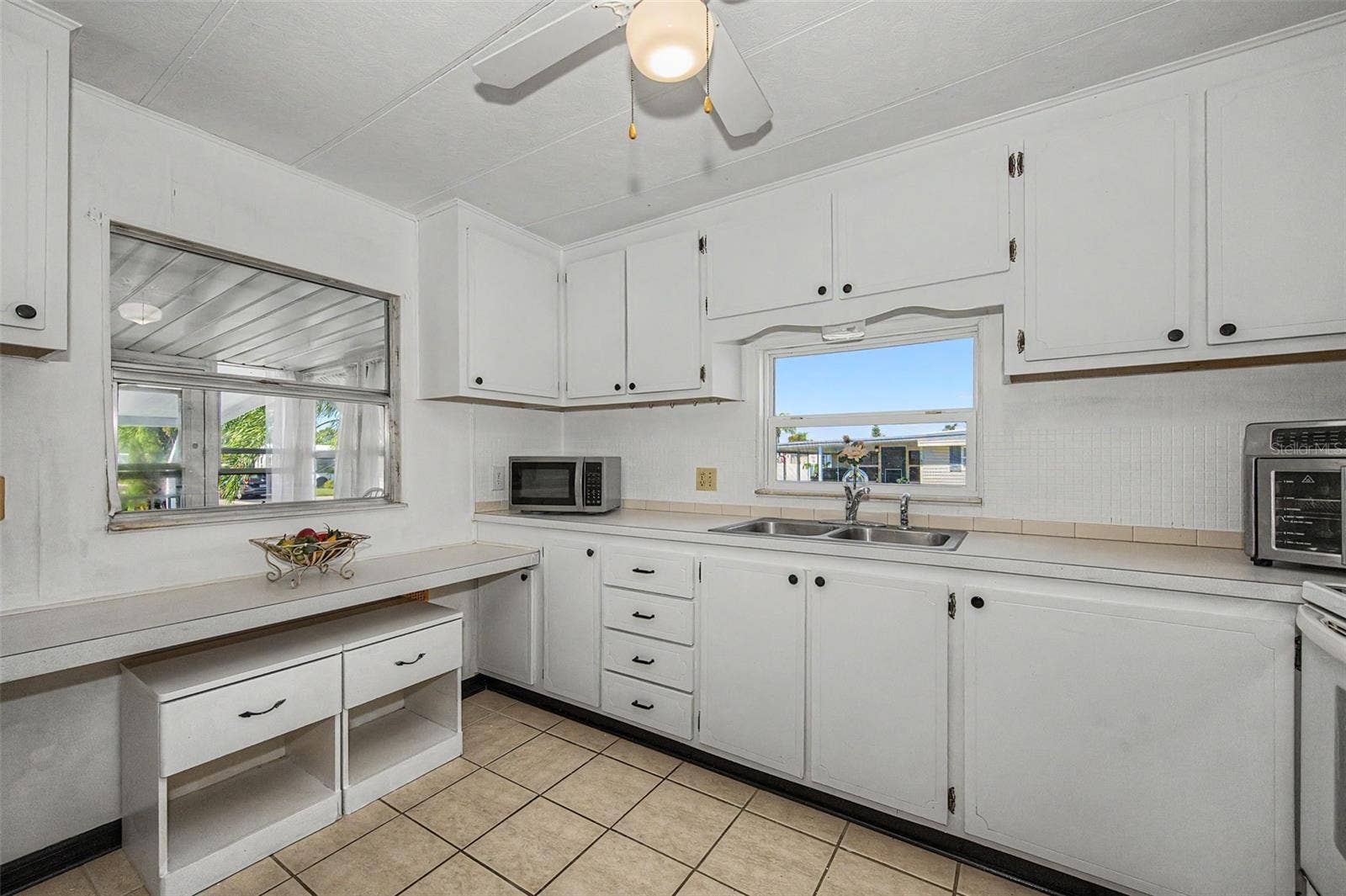 18 DRURY LANE, Tarpon Springs, FL 34689 18 DRURY LANE, Tarpon Springs, FL 34689
