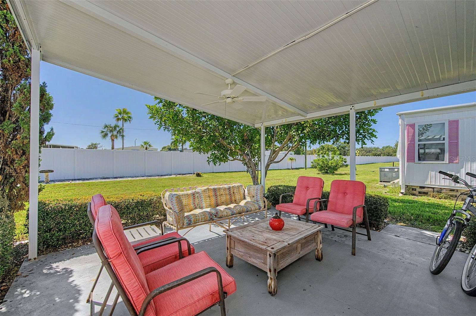 18 DRURY LANE, Tarpon Springs, FL 34689 Back Patio