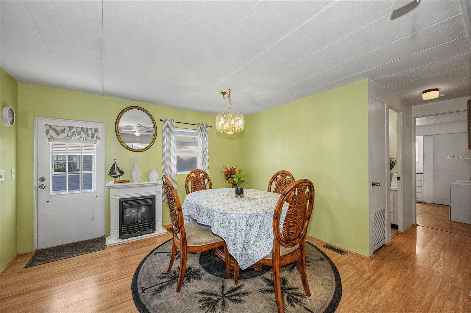 18 DRURY LANE, Tarpon Springs, FL 34689 18 DRURY LANE, Tarpon Springs, FL 34689